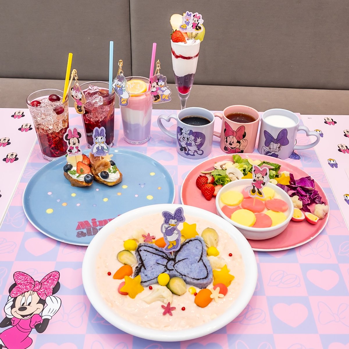 Y2K”テイストのかわいいカフェメニュー！ ディズニースペシャルカフェ