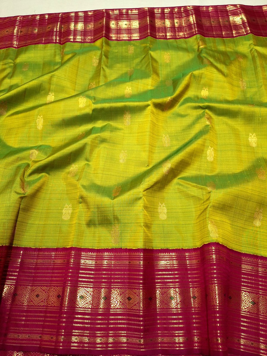GO2Peak's tweet image. Namaskaram 🙏. Shubha Guru Vaara.

#puresilk #puresilk handloom silk saree..

Dual shade of Green and Yellow. 
Classic #ponvandu colour. 

Vibrant shades of India.