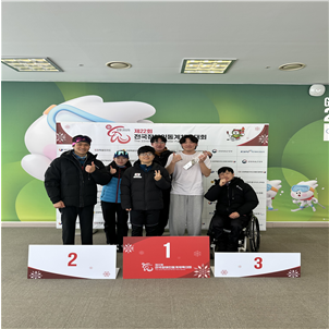 Kangwonilbo's tweet image. #강원특별자치도 #장애인체육회 스포츠단 소속 #김민영(27세, 시각장애)이 #평창 #바이애슬론센터 에서 열린 #인디비주얼 7.5km 종목에서 29분32초20을 기록하며 #정상 에 올랐습니다.

m.kwnews.co.kr/page/view/2025…