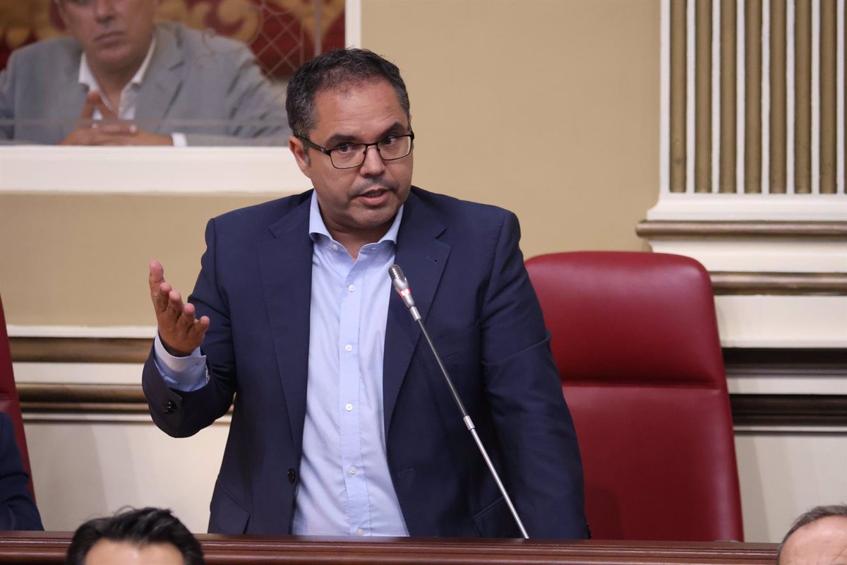 Politican2023's tweet photo. El Parlamento de Canarias pide la jubilación anticipada para las camareras de piso con la abstención de Vox
#camareras #parlamento #jubilacion #politica #politican @GPSCanarias @gusantanamartel
https://t.co/OPFKUtxPRR https://t.co/IKbog7WJb4
