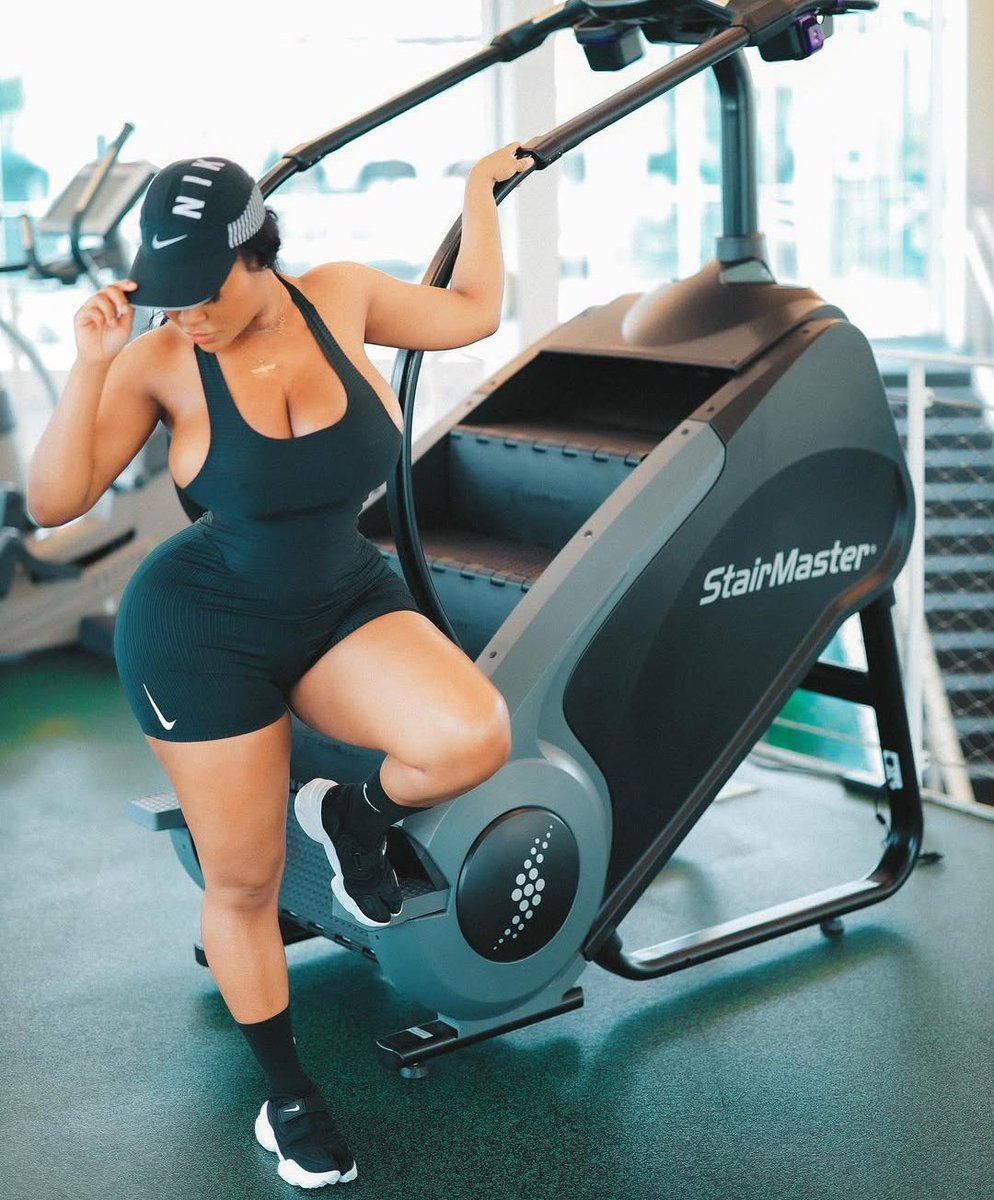 TemptressThrill's tweet image. Even if chief na Red flag, I go paint em Green, I too go love chief.
Good morning Lovelies
#workoutgirl