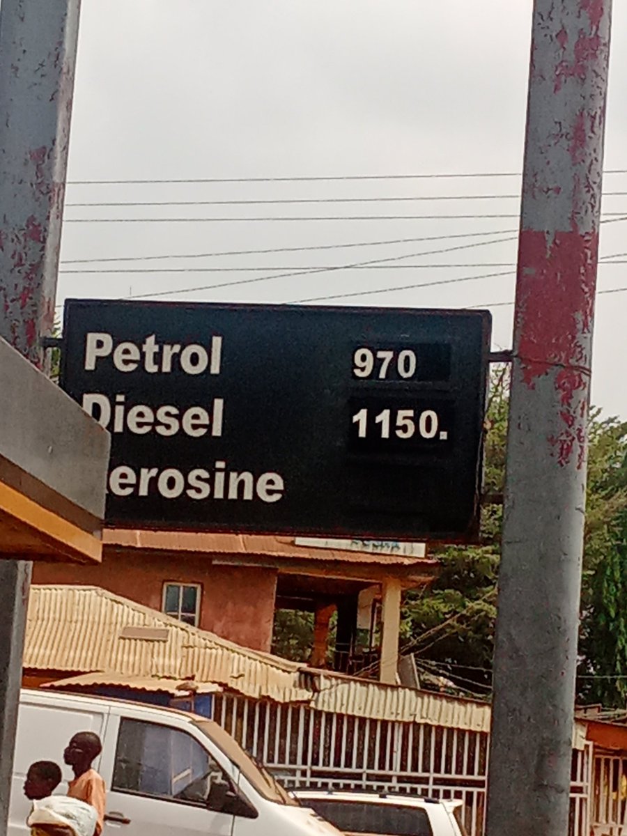 Domgrin's tweet photo. @MRSOilNigeria Your station here is shagamu sells above 935 the selling price the Company @MRSOilNigeria ask to sell. Kindly work on it. https://t.co/ufzhkZlodL