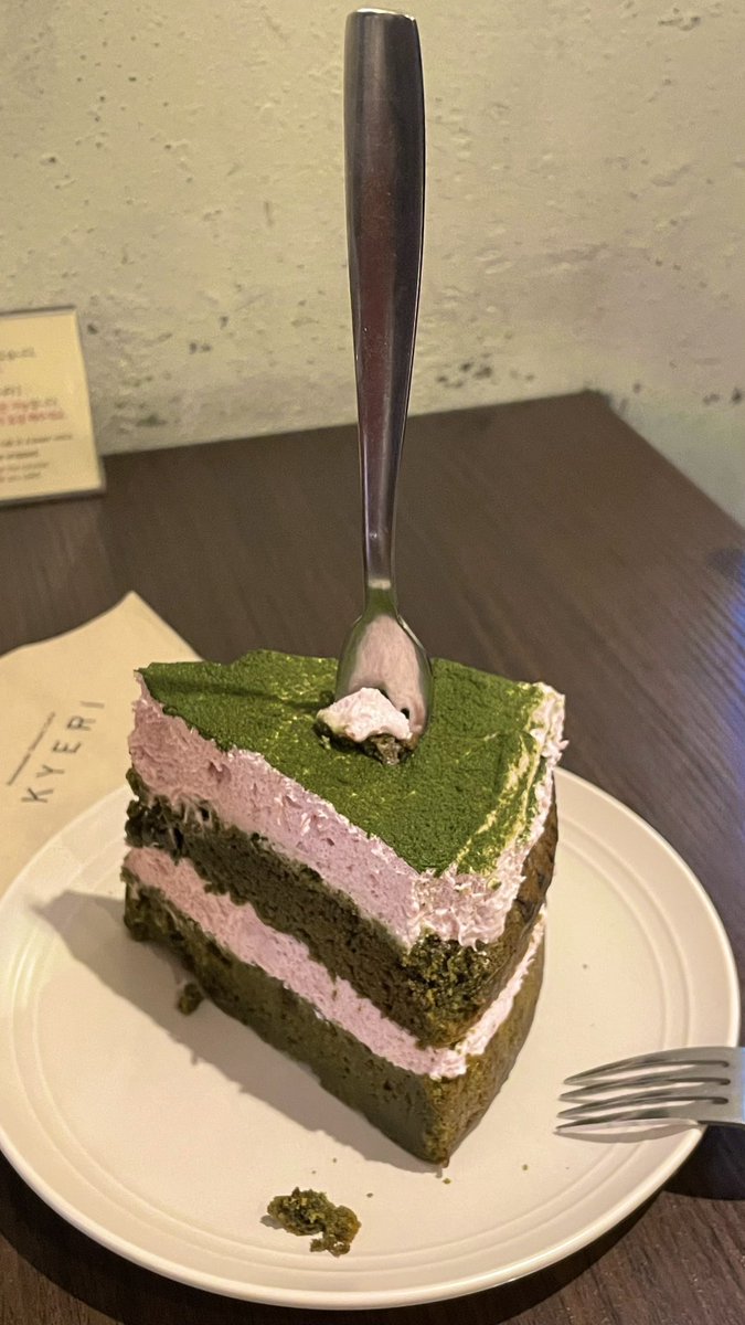 꾸덕촉촉 맛있더라.. 소근소근