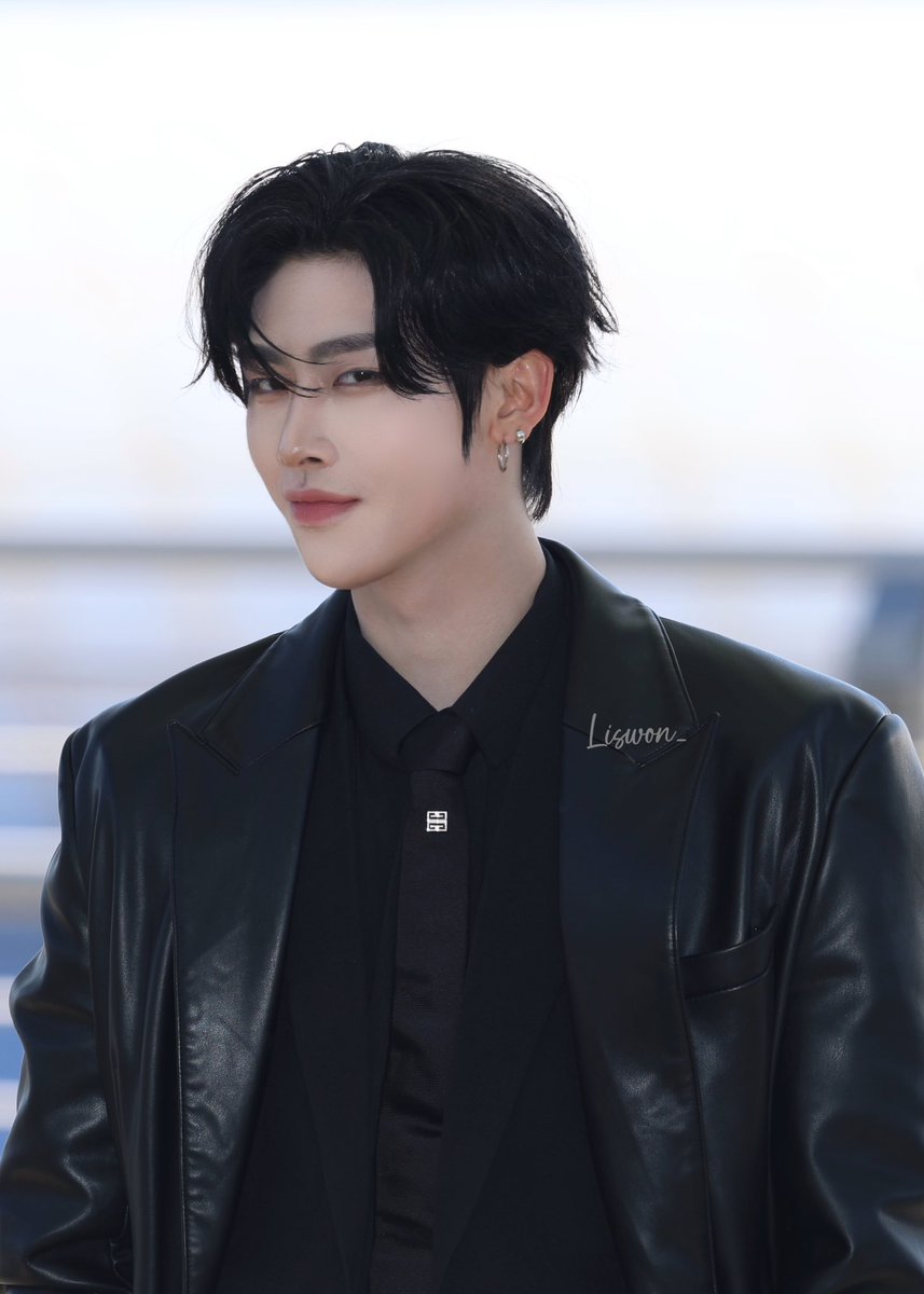 250213  ICN출국

👦🏻：리~키! !  ↗️↗️↗️
잘 생겼어~~~
오늘 왜 이렇게 멋있어 ~~~~~! 
🐱：😼

#沈泉锐 #RICKY #리키 #リッキー
#ZB1 #ZEROBASEONE #제로베이스원