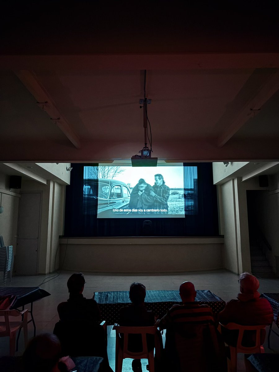 A la Lira de Roquetes El temple del cinema, per gaudir d’una nova sessió cinematogràfica organitzada per l’IRFS <a href="/INSRoquetes/">Institut Roquetes</a> 

🎬 A sang freda dirigida per Richard Brooks, adaptació de la novel.la de Truman Capote.

#Roquetes #LiradeRoquetes #TempledelCinema