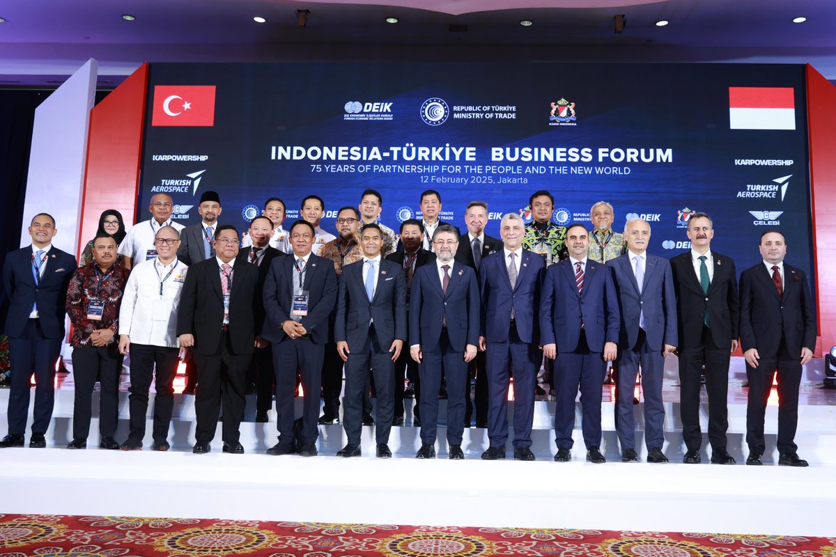 Endonezya-Türkiye İş Forumumuzu, <a href="/ticaret/">T.C. Ticaret Bakanlığı</a> Bakanımız <a href="/omerbolatTR/">Prof. Dr. Ömer Bolat</a>, <a href="/TCSanayi/">Sanayi ve Teknoloji Bakanlığı</a> Bakanımız <a href="/mfatihkacir/">Mehmet Fatih KACIR</a>, <a href="/TCTarim/">T.C. Tarım ve Orman Bakanlığı</a> Bakanımız <a href="/ibrahimyumakli/">İbrahim Yumaklı</a>, Başkanımız <a href="/NailOlpak/">Nail Olpak</a>,<a href="/Kadin_Indonesia/">Kadin Indonesia</a> Başkanı Anindya Bakrie, Türkiye-Endonezya İş Konseyi Başkanımız Doğan Karadeniz ve iki ülke iş