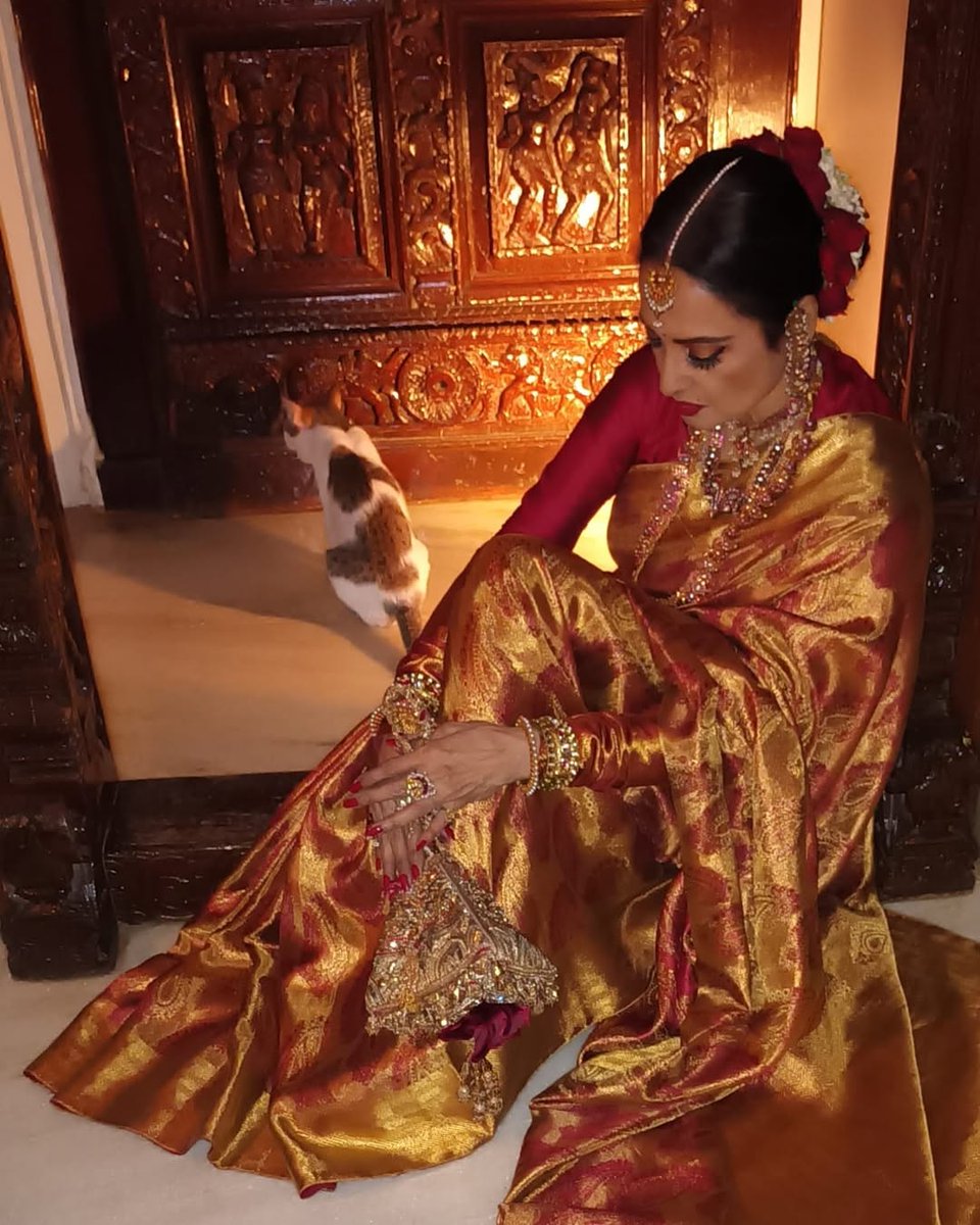 mid_day's tweet photo. Rekha: The epitome of grace and elegance, draped in timeless beauty.
#rekha #IconicRekha #EvergreenIcon #StyleInspiration #MiddayEntertainment https://t.co/24SCkxXHt0