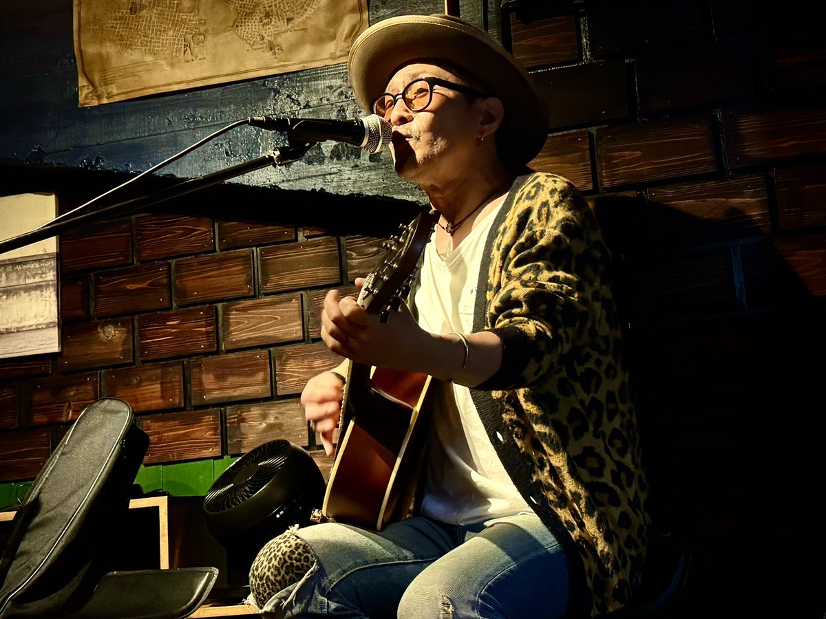 the69sin's tweet image. THANKS FOR COMING!!! 

2月11日(tue)
銀座cafe garage Howlin’

-渡辺 伸一solo setlist-
１.チェルシーホテル
２.土に帰る
３.青空
４.ア・クマのピアス
５.絶望のナイフ
６.少年と鯨
７.A Whole New World
８.子作りソング

#thanksforcoming 
#the69
#渡辺伸一solo 
#pops
#punk 
#銀座howlin