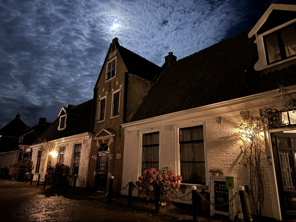 De Thuiskamer Grou hier bent u UIT en toch THUIS! tweet media