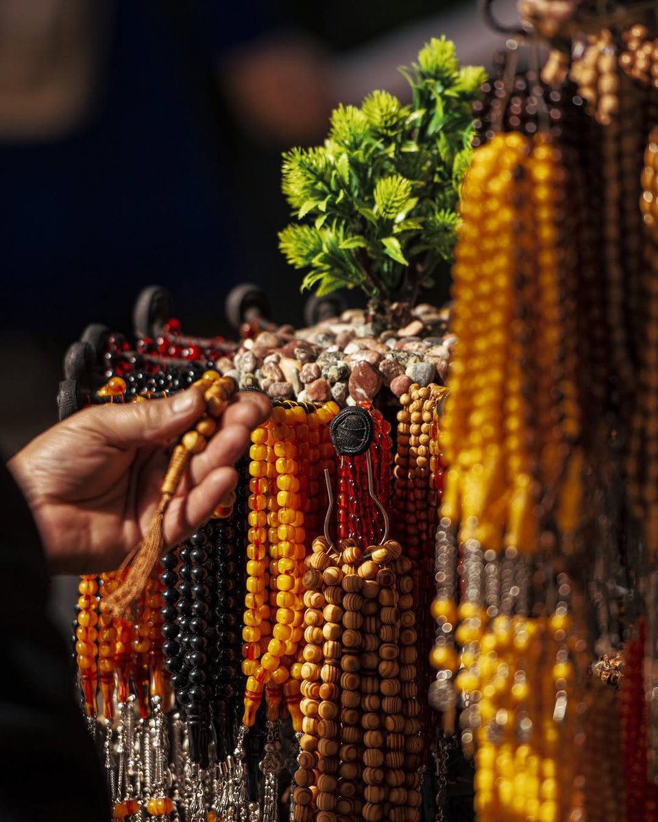 SanliurfaIKTM's tweet image. Zamana dokunan taneler: Tesbihin sessiz hikayesi📿

Sizde Şanlıurfa ziyaretinizde n sevdiklerinize her tanesi sabırla işlenen bir sanat eseri tesbihlerden alabilirsiniz. 🤗

#şanlıurfa #elsanatları #tesbih #gelenek #gelenekselsanatlar #sanat #tesbihhane #tesbihkutusu