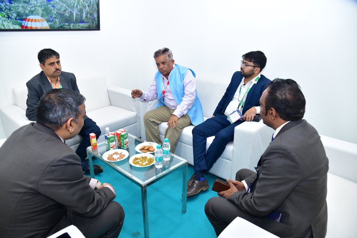 Gliders_Defence's tweet photo. A day 3 of B2B meetings,visits by dignitaries &amp; exhibiting power of GIL equipments at #AeroIndia  for Air Force  ,reaches out to valued customers and partners.@DefProdnIndia @GlidersL @OpfGil https://t.co/zCh6d5do2N