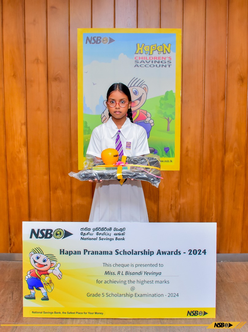 NSBSLOfficial's tweet photo. ජාතික ඉතිරිකිරීමේ බැංකුව විසින් හපන් ශිෂ්‍යත්ව විභාගයෙන් දිවයිනේ ප්‍ර‍ථම ස්ථානය ලද බිසදි යෙවින්යා දියණිය ඇගයීමට ලක් කරමින් ජාතික ඉතිරිකිරීමේ බැංකුවේ සාමාන්‍යාධිකාරී/ප්‍ර‍ධාන විධායක නිළධාරී ශෂි කණ්ඩම්බි මහත්මියගේ මූලිකත්වයෙන් හපන් ශිෂ්‍යත්ව ප්‍රණාම තිළිණය පිරිනමන ලදී.

#NSB #hapan https://t.co/u1Klas2rhf