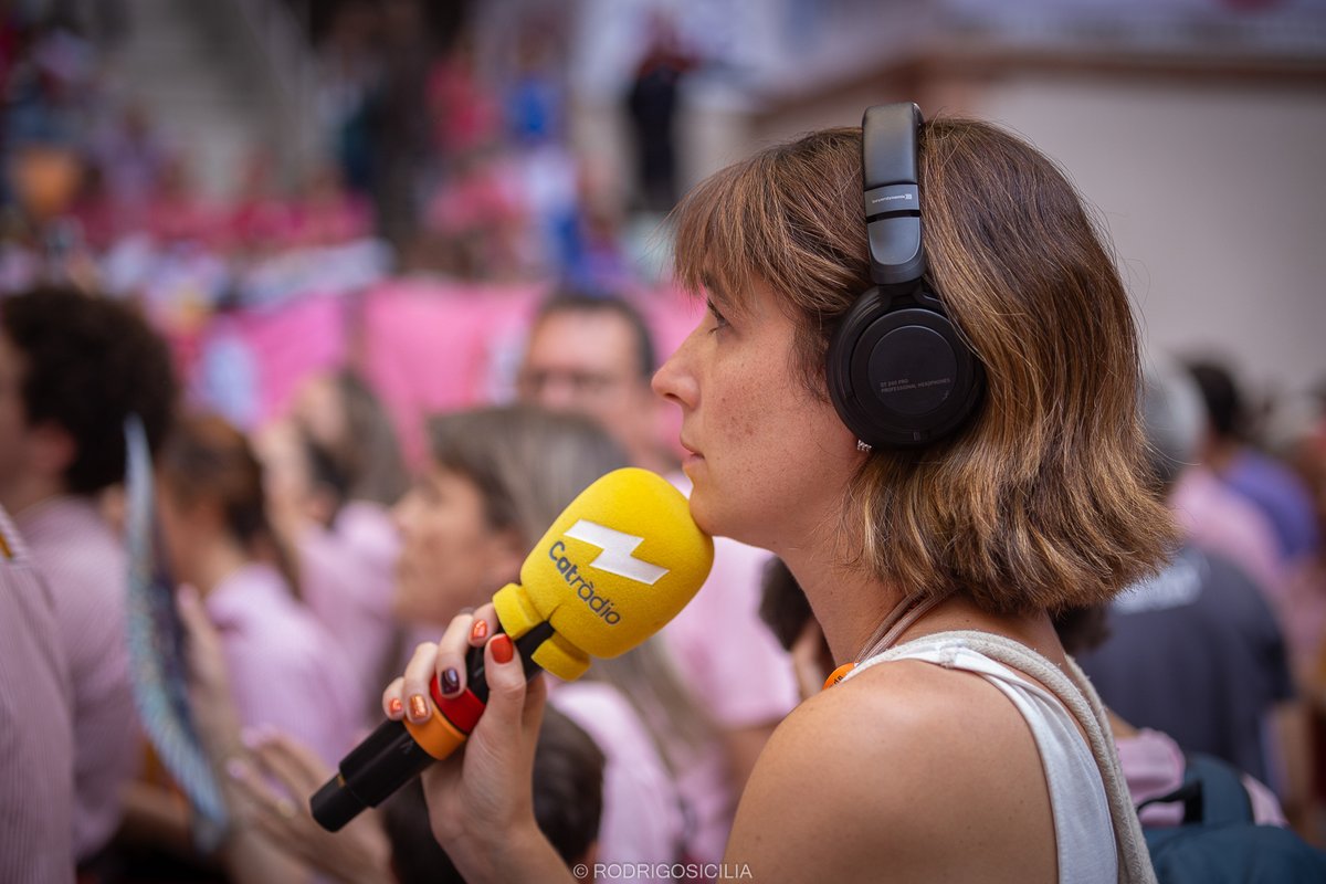 Sempre és i sempre serà el meu mitjà preferit i en el qual m'agrada més treballar. Tant de bo continuar tenint l'oportunitat, encara que només sigui de tant en tant, de poder agafar un micròfon.

Feliç dia mundial de la ràdio 📻

⬅️ Una de les primeres vegades. La darrera.➡️