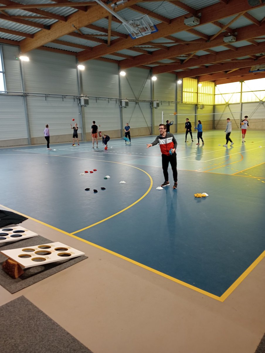 La fin d'un cycle de 3 modules dispensés par l'USEP pour les BPJEPS APT avec les activités innovantes. Une première séance pour présenter toutes les activités atypiques que l'USEP propose et une 2ème séance où les stagiaires on dû inventer leur sport (nom+règles précises).