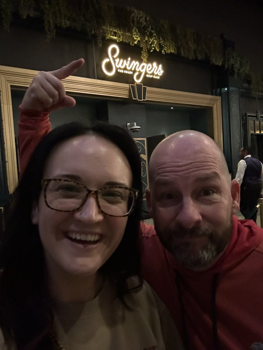 Pineapples After Dark tweet media