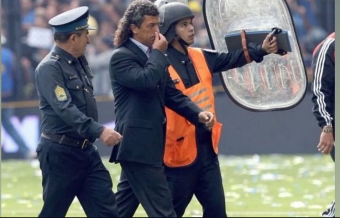 PopularAL1901's tweet photo. El pipo Gorositto luego de ganarle la llave a Boca en la Bombonera https://t.co/pu2pizdHiN
