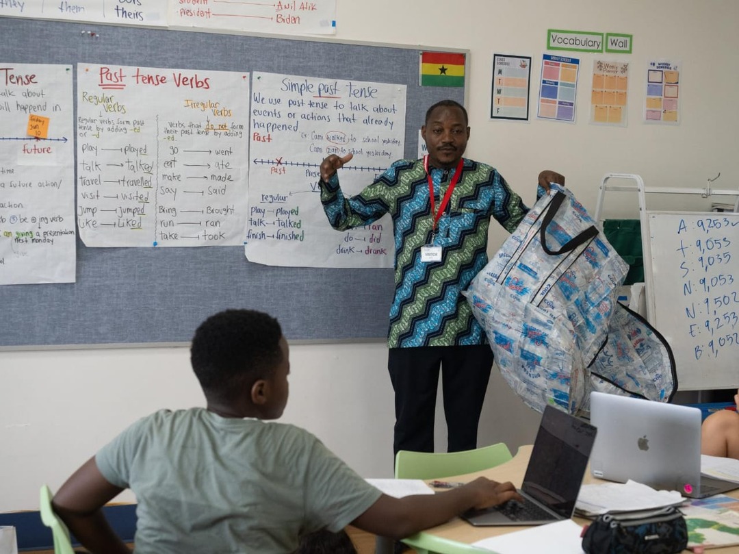 TrashyBags's tweet image. Last week, we were invited to @LCSGhana for an educational talk led by Elvis. The theme of the program was “Plastic Pollution and Over-Consumption.” 

#InspireTheNextGeneration #YoungPeople #GreenEducation #3Rs