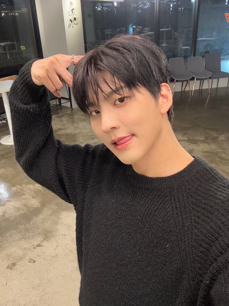 VannerOfficial's tweet photo. [#GON]

❤️✌️🤘😽

#VANNER #배너 #곤 https://t.co/DTz5mLQi08
