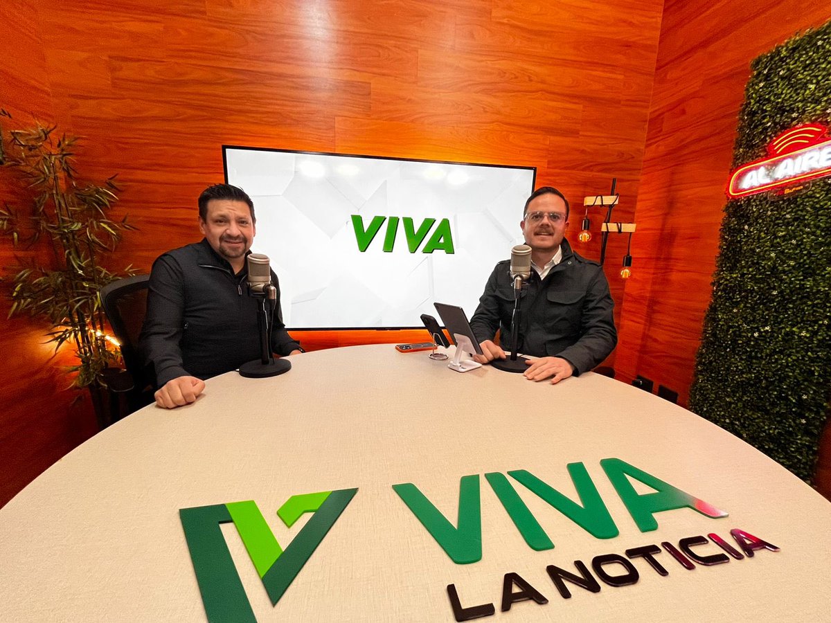 Nos visita en el estudio de #VivaLaNoticiaDurango 🎙️el diputado federal panista Ernesto Sánchez, disfruta con nosotros los temas que trae para compartir.