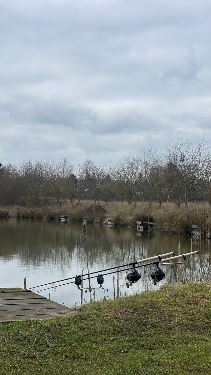It’s freezing but chucked the rods out for a few hours 🤞

<a href="/5calesandtails/">scalesandtails</a> 
#fishing #carpfishing #winterfishing #fishingtrip #fishinglife #fishingaddict #teamscalesandtails