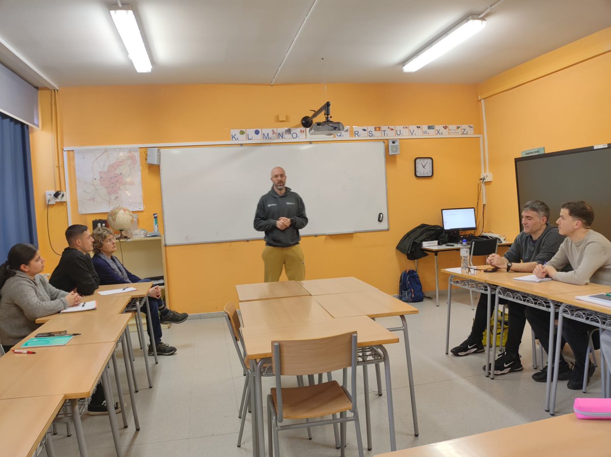 Alumnat de GES i PA, vam tenir la sort de rebre una dutxa d’humilitat, informació i conscienciació de la mà d’Andreu Bautista, qui a través del programa “Game Over” de l’Institut Guttmann v afer créixer la nostra consciència i responsabilitat!
<a href="/IGuttmann/">INSTITUT GUTTMANN</a>