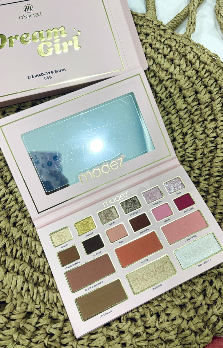 So i wish i know earlier...

1. Angry koala - game changer dalam haircare routine

2. Heels VKI - tapak lembut so tak sakit kaki

3. Bedsheet - cute, comfy, 7 in 1 set tapi murahhh

4. Maaez palette - sumpah cantik and dreamy teruk?? Pigmented lak tu