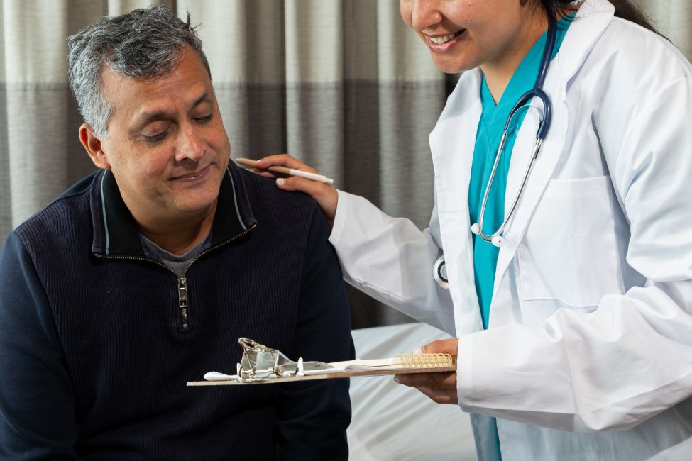 💡 🥼 La atención a migrantes abarca no solo el cribado de enfermedades importadas, sino también la atención a aquellos que presentan problemas de #salud y la implementación de medidas preventivas, como la #vacunación.