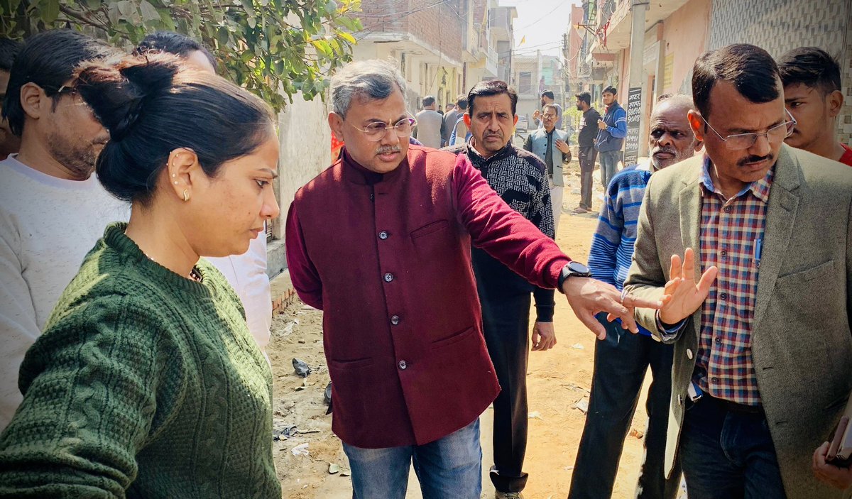 _jyotiaggarwal's tweet photo. वार्ड 46,कृष्णा कुंज कॉलोनी में निर्मित हो रही सड़क कार्य का निरीक्षण महापौर डॉ अजय सिंह जी द्वारा करते हुए।।

@highlight
@narendramodi 
@myogiadityanath 
@sunilbansalbjp 
@idharampalsingh 
@Bhupendraupbjp 
@Satendraupbjp https://t.co/4cBJx6aG30
