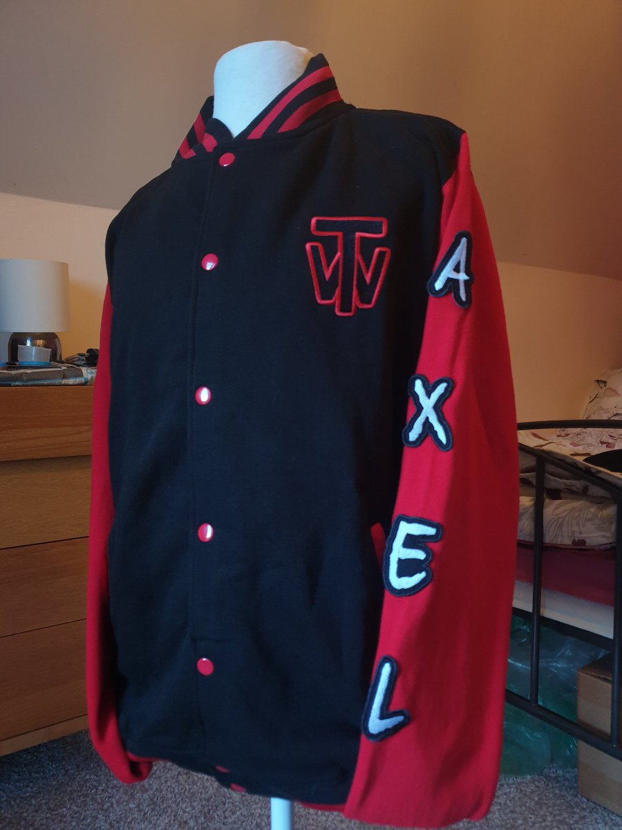 Back from Scotiacon! So back on the jackets getting ready for the next con xP

I will be opening the jackets today at 7pm BST!
Keep an eye out.

#tacoteko #opening #furry #slots