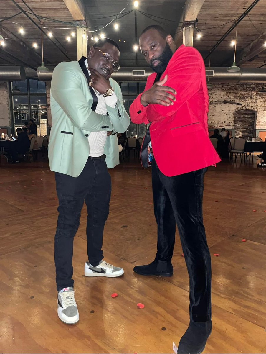 CityKing_Gank_'s tweet photo. Oh yeah about last weekend ! We had an adult prom this past Saturday & I figured it was only rite to unDS these Jordan 1 Olive TS lows . I knew I would be the only person rocking them๐. How did I do ? #fresh2death #flyking โ๏ธ https://t.co/m2M9yy8nia