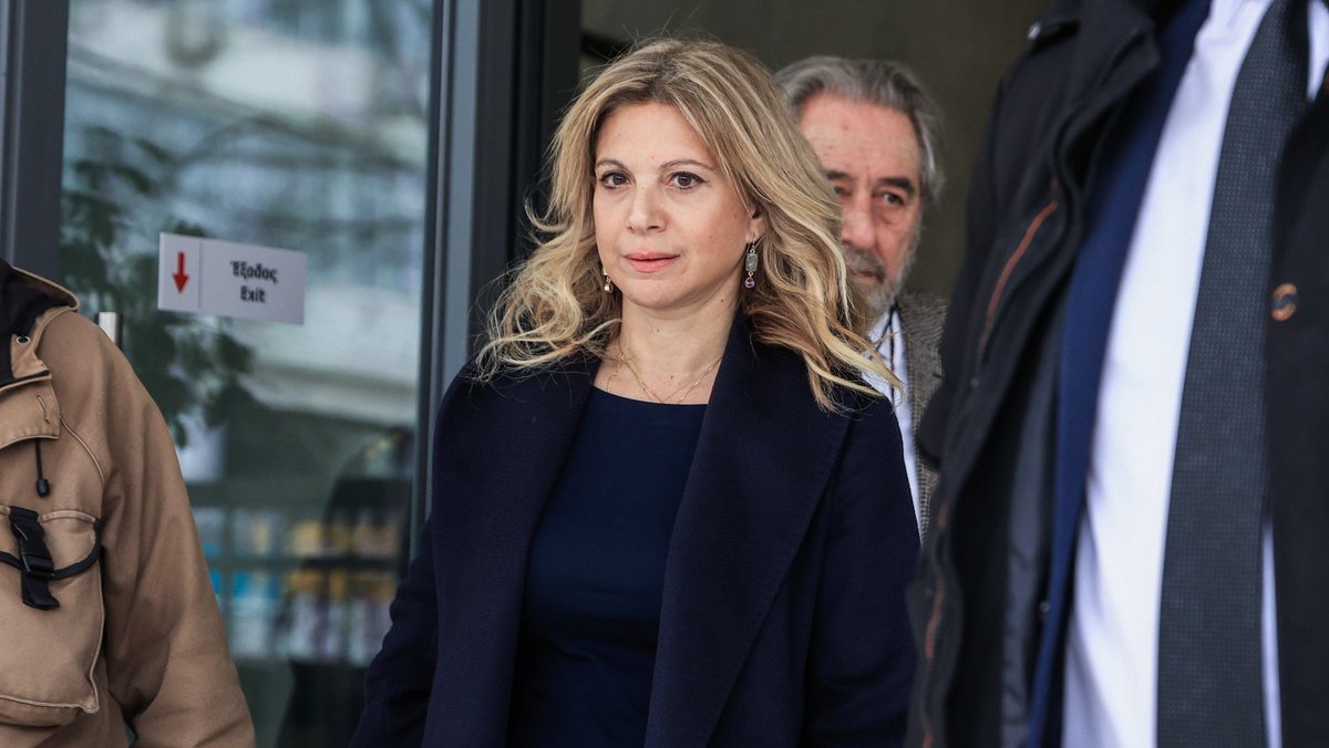 chrisathenscity's tweet photo. Μαρία Καρυστιανού σε Μπακαΐμη: «Είστε διεφθαρμένος. Ονειρεύεστε Άρειο Πάγο, αλλά θα είστε στη φυλακή και εγώ απ’ έξω με τη φωτογραφία του καμένου παιδιού μου»
Ο Μπακαΐμης μηνύθηκε για:  
Υπόθαλψη εγκληματία
Παρεμπόδιση δικαιοσύνης
Παράβαση καθήκοντος
Υπεξαγωγή εγγράφων https://t.co/HaEUygDK7r