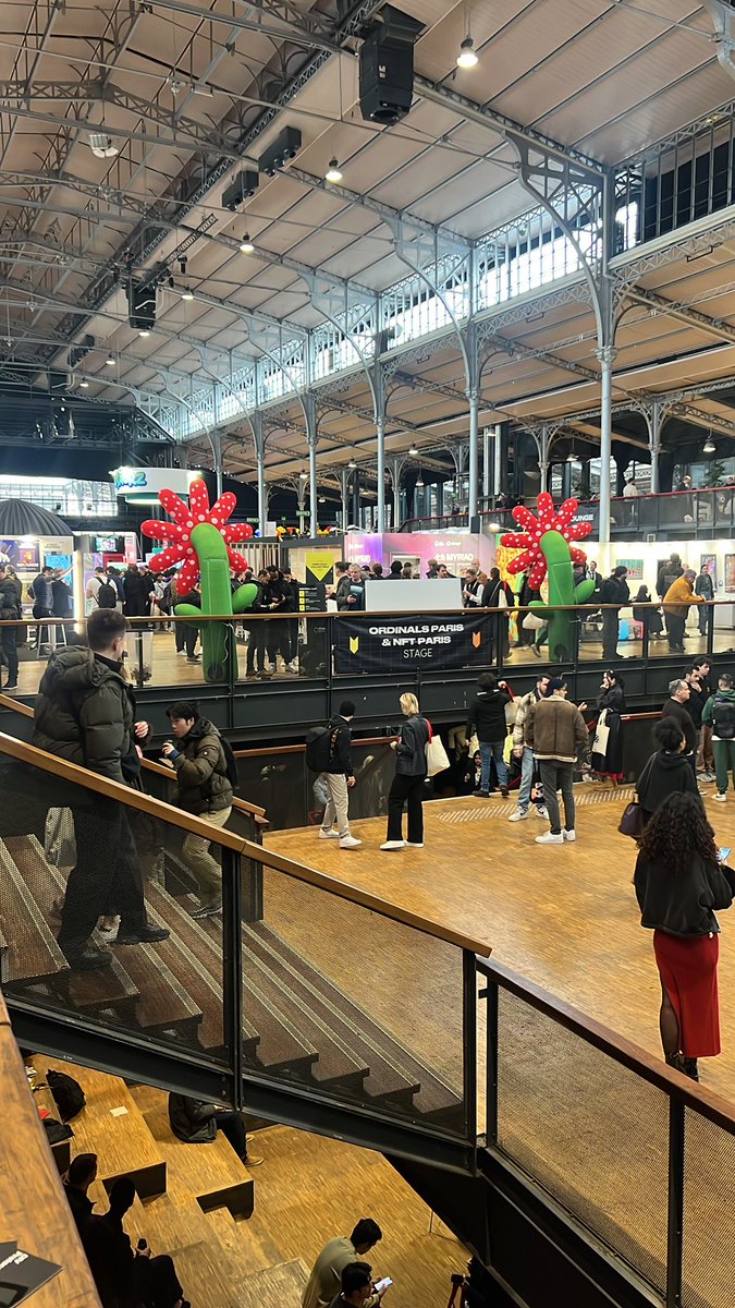 Nice event #NFTParis 
Who’s here apart from <a href="/chooserich/">Nick O’Neill</a> ?