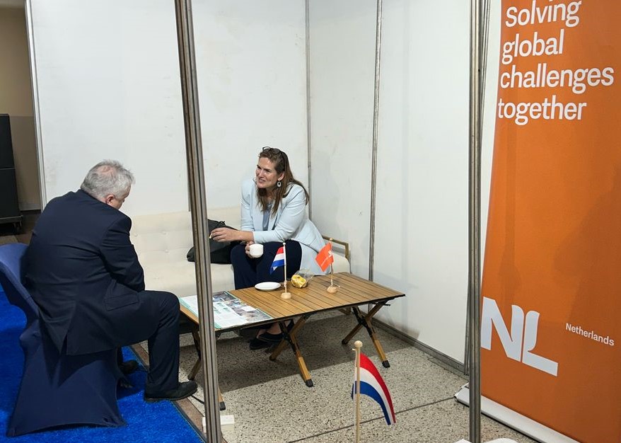 NLinUganda's tweet photo. 🇪🇺🤝🇺🇬

The UEU Business Insights 2025, showed us how many opportunities there are for EU &amp; UG companies to work together.  @NLinUganda  was well represented with a booth showcasing our #Agritech companies including: @Emata_UG  @HollandGreente1  #smartfarmimg #smartcane #agritech https://t.co/5ZS8iy6MVc