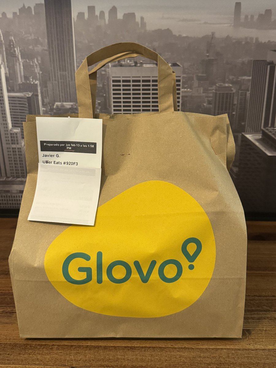 Pedir un UberEats y que te llegue un Glovo es una de esas cosas que debe molestar mucho a muchos y absolutamente nada a otros. #marcas 

Yo me volvería loco!

<a href="/ubereats_es/">Uber Eats España</a> <a href="/Glovo_ES/">Glovo</a>