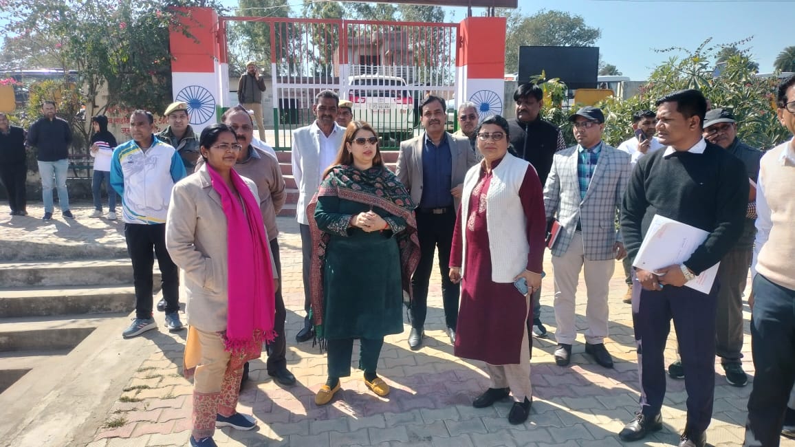 दिनांक 13-02-2025 को ग्राम अम्हेड़ा स्थित सरदार भगत सिंह अमृत सरोवर, विकास खंड कार्यालय नूरपुर, टीएचआर यूनिट मां सुनैना प्रेरणा महिला माइक्रो एंटरप्राइजेज, नूरपुर, जयप्रकाश नारायण सर्वाेदय विद्यालय धौलागढ़ में निर्माणाधीन ट्रांजिट हॉस्टल आदि का निरीक्षण किया गया।