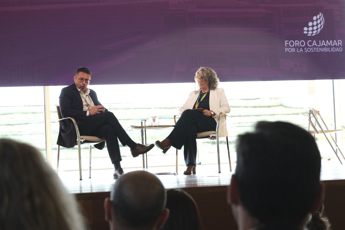 Cajamar's tweet photo. Albert Morera, director general de la División Porcina del #GrupoVallCompanys: "El futuro del sector porcino pasa por integrar #sostenibilidad, eficiencia e #innovación para seguir siendo competitivos en un entorno global cada vez más exigente”

#ForoCajamarSOSTENIBILIDAD https://t.co/ynxF4uhtA2