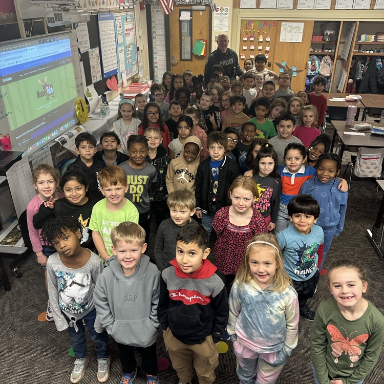 ConcordSchoolPD's tweet photo. South Side Book Read! https://t.co/Sz0mg2Jatb