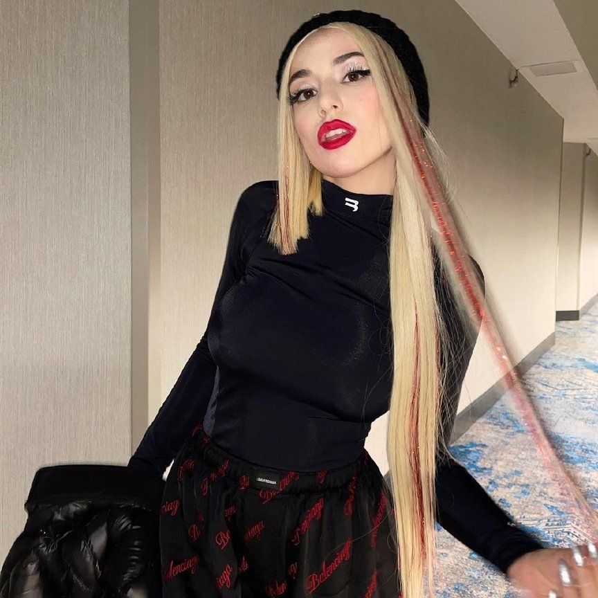 Info Ava Max tweet media