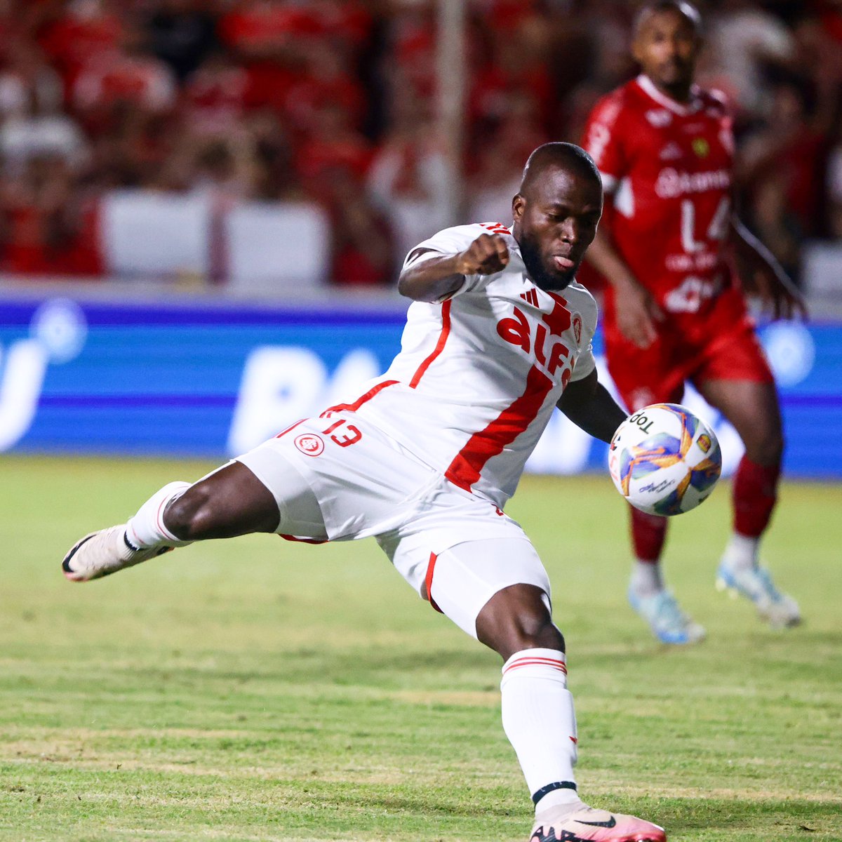 sportcapitalec's tweet photo. Golazo y asistencia de Supermán @EnnerValencia14 en la victoria por 1-3 de @scinternacional ante #SaoLuiz en condición de visitante ⚽️🔥

Supermán fue parte fundamental en la remontada del partido, a su ingreso realizó el 2do gol y posteriormente la asistencia para el 3er gol 🔛✅

Seguimos con todo Supermán 🐐💪

#SportCapital #EnnerValencia
