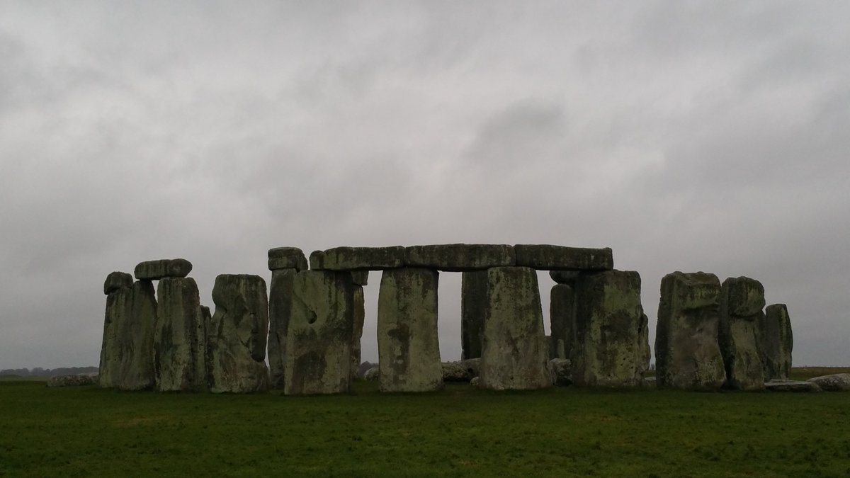ST0NEHENGE's tweet photo. Sunrise at Stonehenge today (13th  February) was at 7.23am, sunset is at 5.19pm ☁️ https://t.co/T3n7NF6xKE