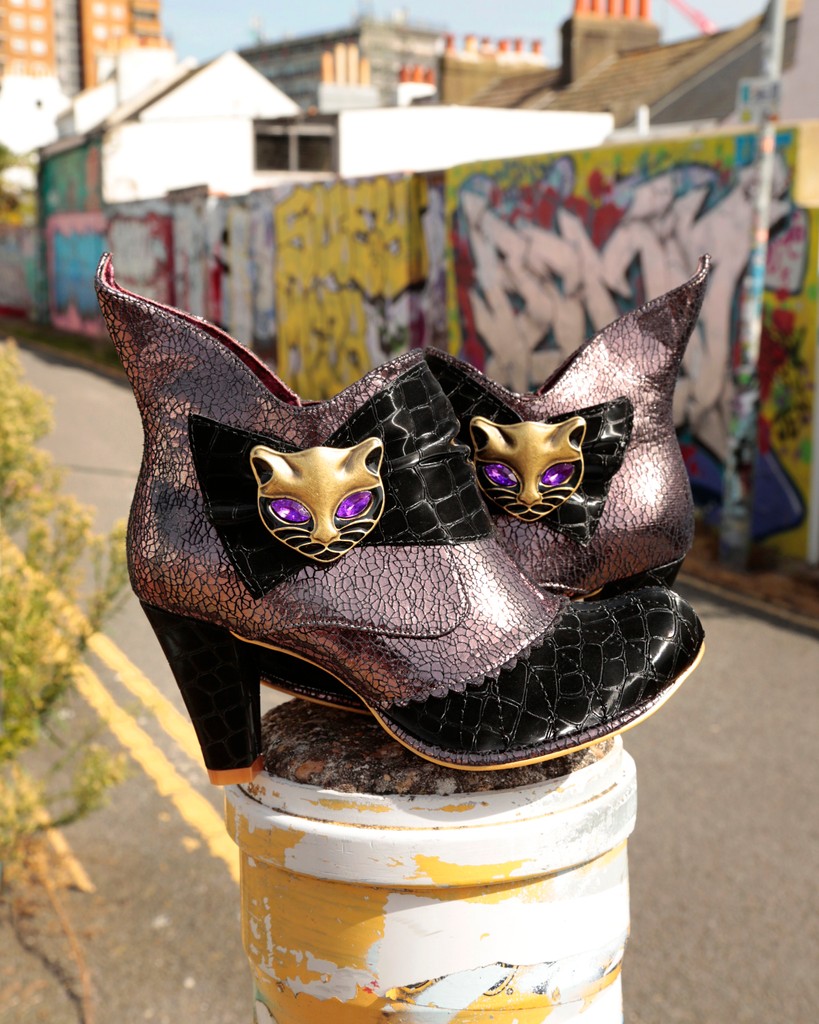 Metallic Miaow? Yes please 🤩 A cat always lands on its feet, even in fabulous boots 💅✨

Now £89 x

irregularchoice.co/3Z6wzkP

#irregularchoice #boots #sale #wintersale #miaow #witch