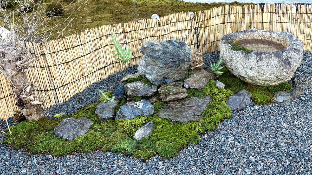 inubouz_P's tweet photo. 苔アートギャラリー赤磐に来てもらった際は、是非この『苔むすぶ岩』に水をかけて頂ければと。
みんなで育てる苔アート『苔むすぶ岩』
#苔むすぶ岩
#苔 
#苔アート 
#苔庭 
#苔岩 
#富苔庵 
#苔のむすまで 
#苔の庭 
#苔寺 
#安禅寺 
#安禅寺別院富苔庵
#苔アートギャラリー赤磐 https://t.co/usXH2GW2w3