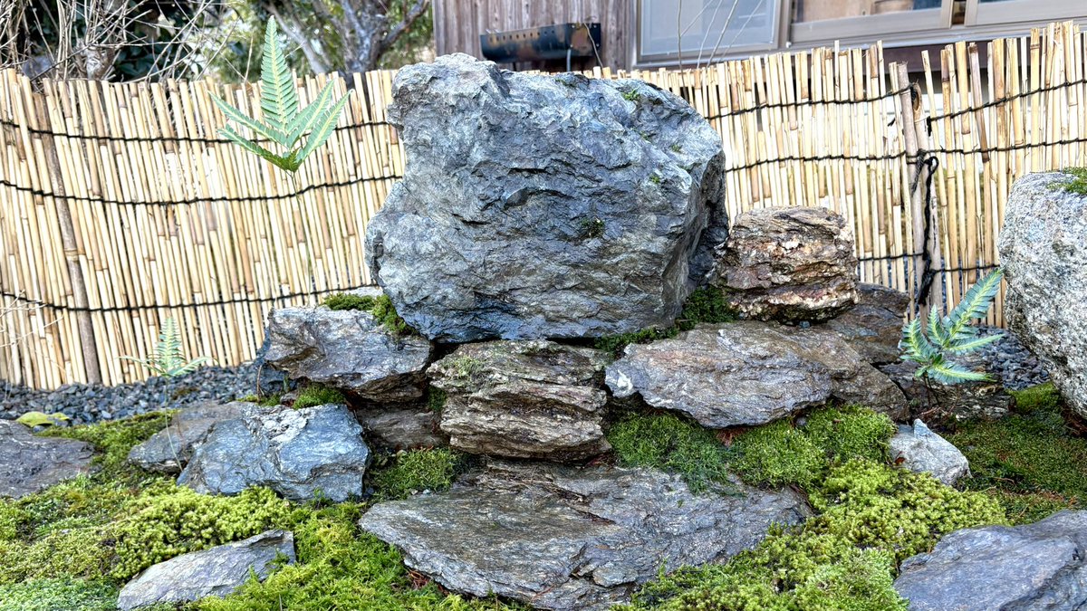 inubouz_P's tweet photo. 苔アートギャラリー赤磐に来てもらった際は、是非この『苔むすぶ岩』に水をかけて頂ければと。
みんなで育てる苔アート『苔むすぶ岩』
#苔むすぶ岩
#苔 
#苔アート 
#苔庭 
#苔岩 
#富苔庵 
#苔のむすまで 
#苔の庭 
#苔寺 
#安禅寺 
#安禅寺別院富苔庵
#苔アートギャラリー赤磐 https://t.co/usXH2GW2w3