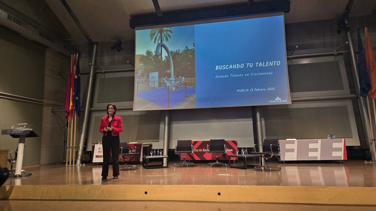 Participan en la Presentación <a href="/PedroJ_Cuestas/">Pedro J. Cuestas</a> (Vicedecano de Comunicación y Relaciones Institucionales FEE-UMU), Antonio López (<a href="/AdimurInfo/">ADIMUR - Directivos Murcia</a> y <a href="/Balpartners/">balpartners</a>) e Inmaculada Serrano (@CirculoEconomia y <a href="/EMUASA_Clientes/">Aguas de Murcia</a>).