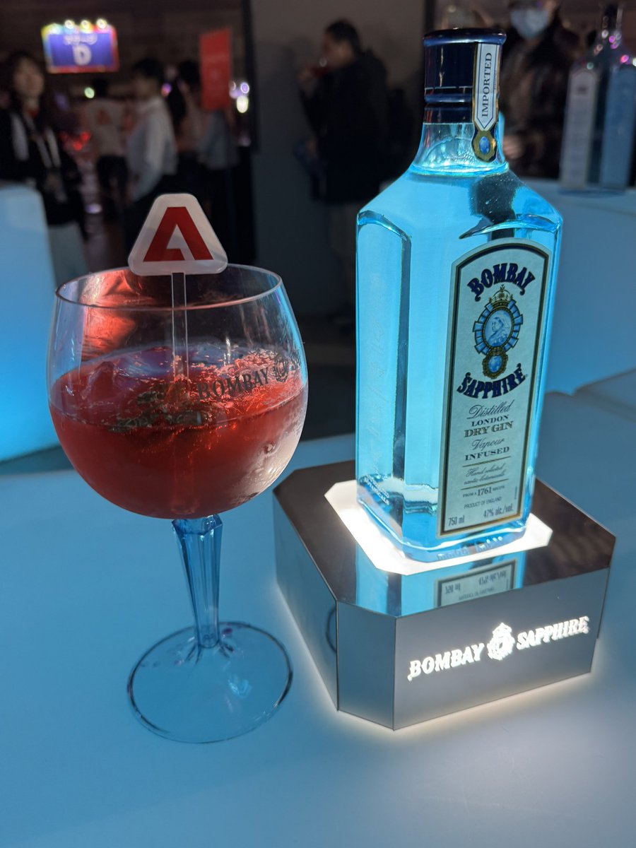 hei_a's tweet photo. オリジナルカクテル
ボンベイ・サファイア！

#AdobeMAX 
#ボンベイサファイア
@BombayJapan 
@bombaysapphirejp https://t.co/zK7obPzqjW