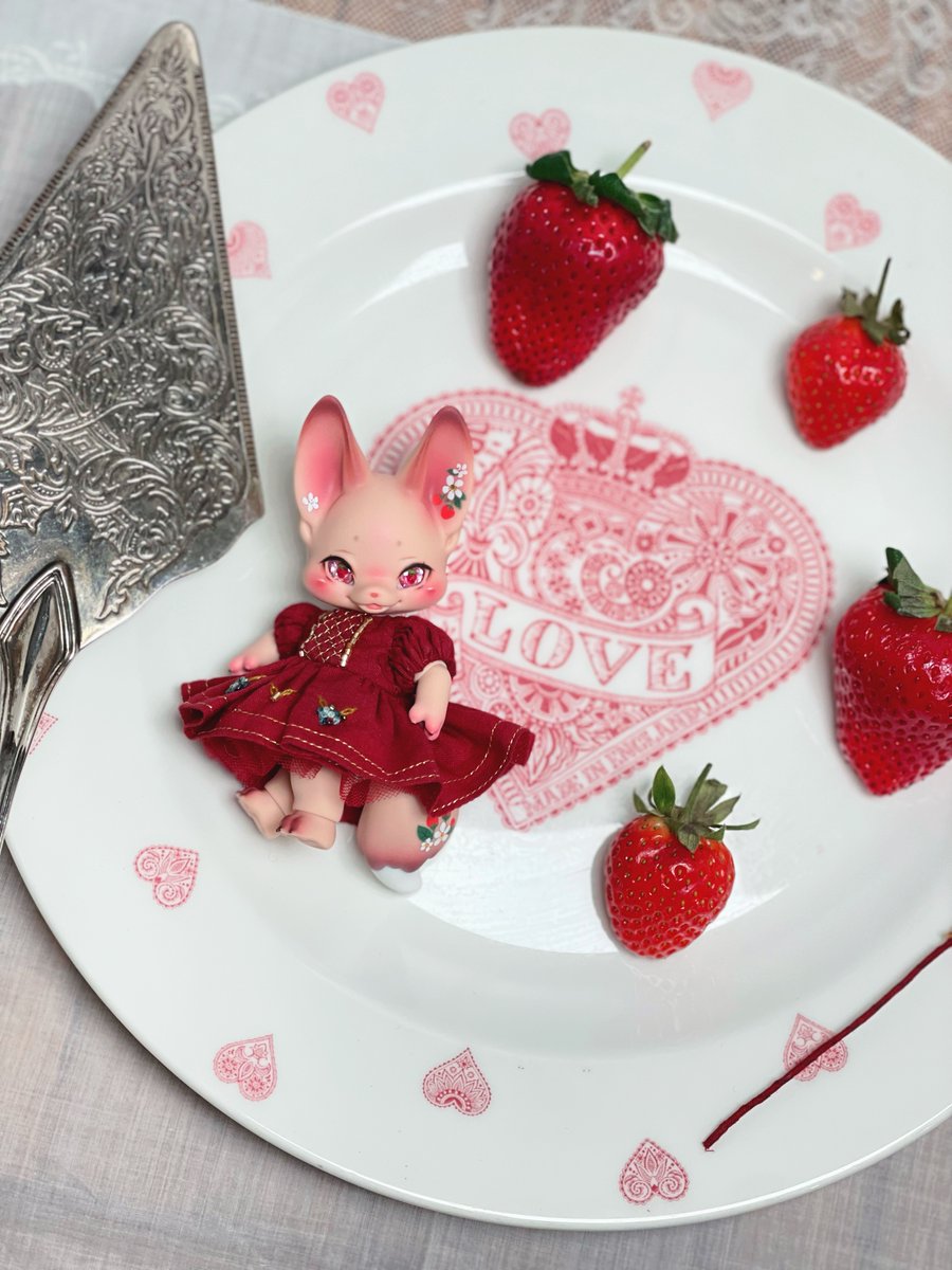 fliesfish's tweet photo. 💖 JiWu × @kumu_kuku  Valentine's Special 💖
Are you ready to bring the dreamy little fox, Kiri, home? 🙌✨

Before we wrap up, we’d love to introduce the talented face-up artist behind this project— @ERROR_CODE_13 
#kumukuku #쿠무쿠쿠 #クムクク https://t.co/dmNBWC1DrI