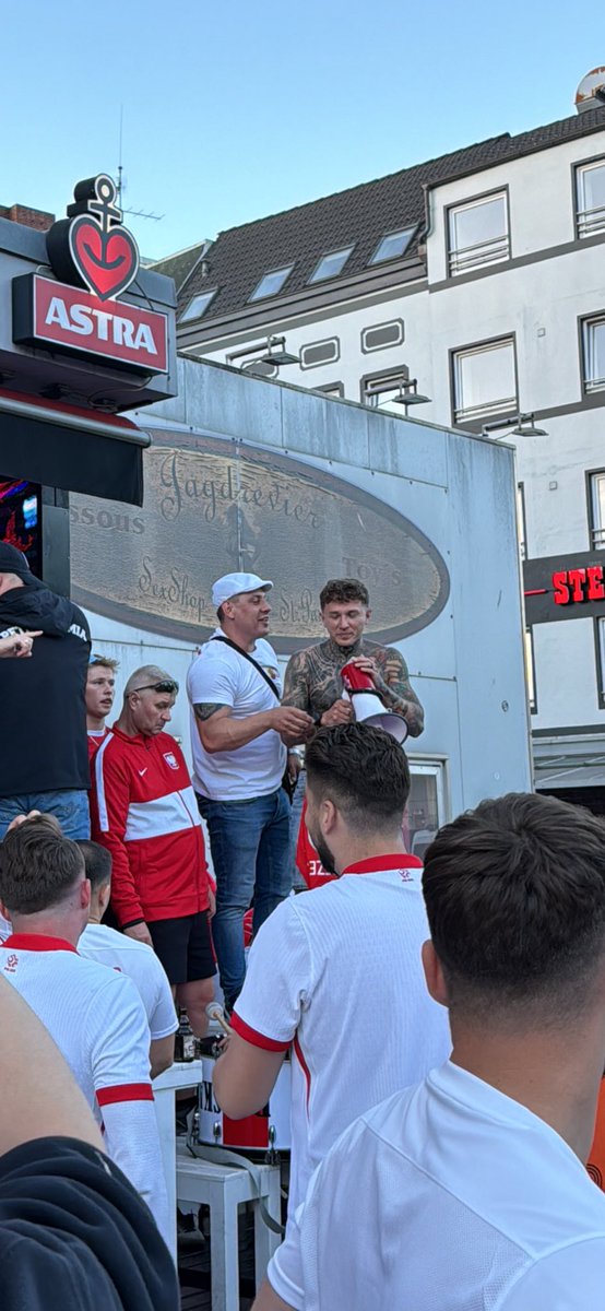 ultrasmuc13's tweet photo. @Sportowy_Kanal Gość prowadził już doping na euro w tamtym roku. https://t.co/B5ud66xTvW