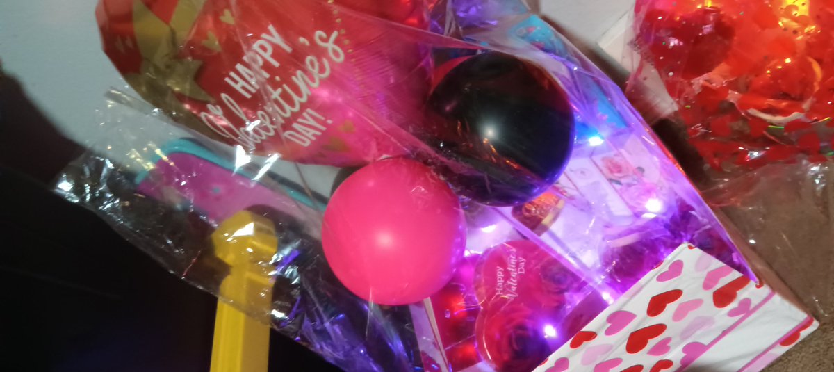 Stalder7Jessie's tweet photo. Starting at $500 a box Valentine bouquet worth over $280 worth of wines and chocolate and a date for the night two male escorts left and three lucky ladies you pick the gifts please RSVP if you have more in mind and I mean please jessieco.cool@gmail.com https://t.co/HVEvPxLr4x