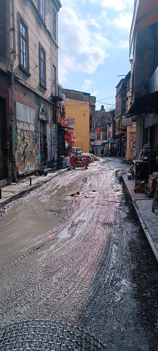 onrkrci's tweet photo. 10 günü geçik bu halde ticaretin göbeği perşembe pazarı yemeniciler caddesi @IBBcozummerkezi  @istanbulbld @BeyogluBld @kultur_istanbul https://t.co/e4b633Jwlg
