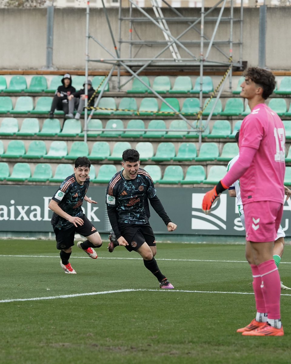 #Klanac schier unbezwingbar, #Chávez vor dem Tor eiskalt! 🥶💯

🗞️ Unser #UYL-Achtelfinaleinzug 🆚 Betis in der Rückschau 👉 fcbayern.com/F3ohf
 
#FCBU19 #FCBayern #MiaSanMia